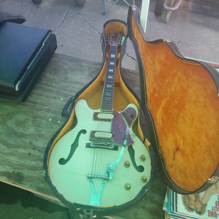 Univox Univox Custom Hollow Body - 1968 White