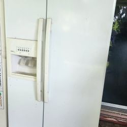 Excelent Whirlpool Fridgejust Need Cleaning  Not Free Make Me An Offer Need It Gone Today! 