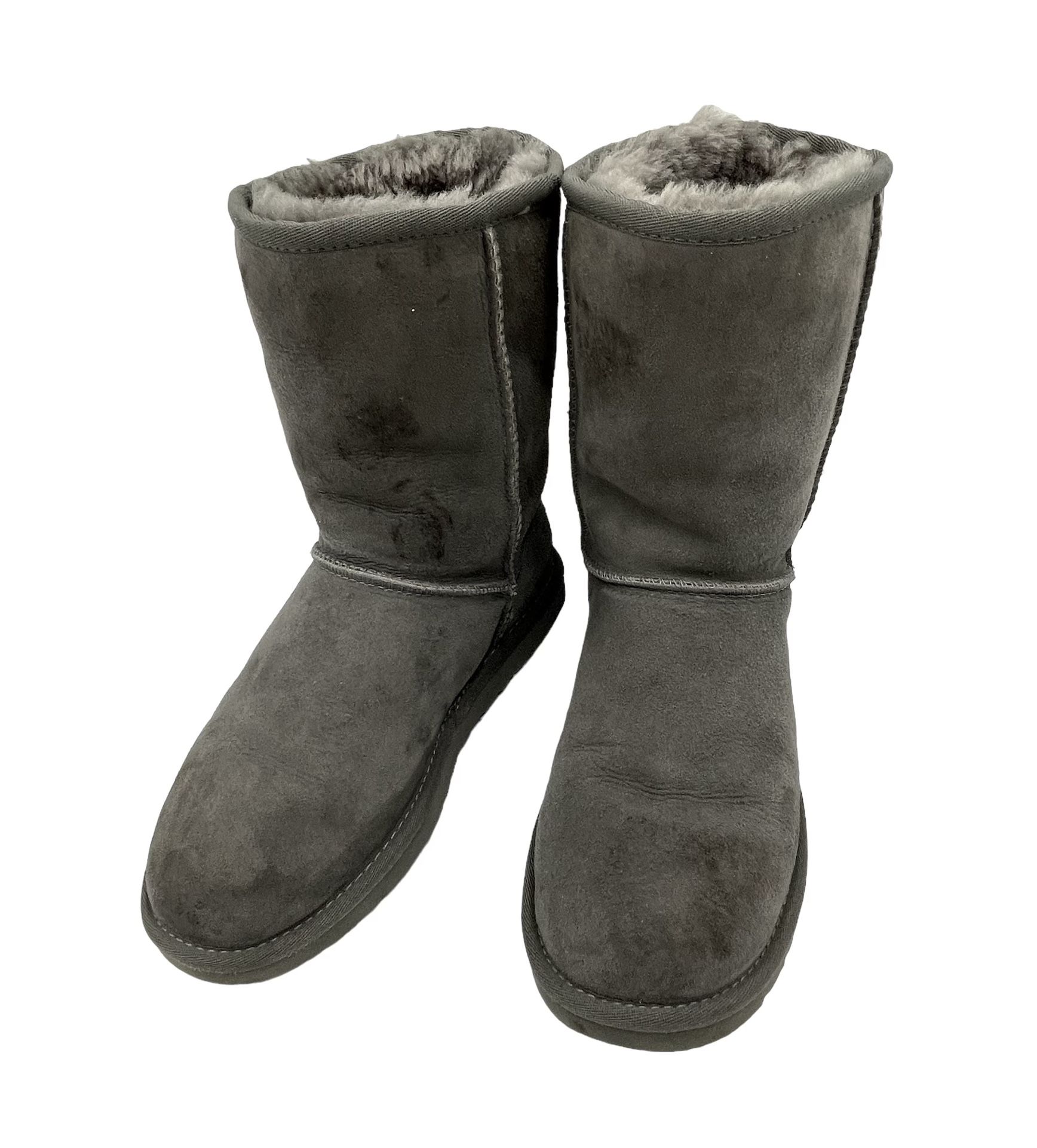 UGG Classic Short II Boots Women’s Sz. 7 Grey Suede Shearling Lined Shoes