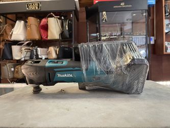 Makita 18V Oscillating Multi Tool W/ Battery And Charger