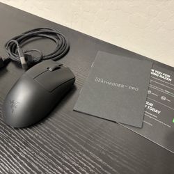 Razer DeathAdder V3 Pro Wireless Gaming Mouse - RZ01-0-R3U1  Very lightly used   The Razer DeathAdder V3 Pro Wireless Gaming Mouse is a high-pe