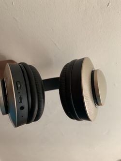 Wireless Bluetooth headphones