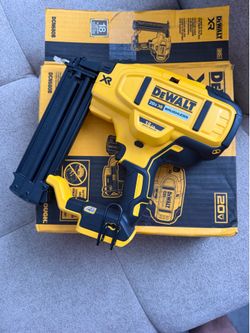 DeWalt 20V Max XR Brad Nailer 18GA (DCN680B)