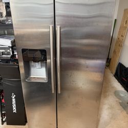 Samsung Stainless Steel 25.6 Cubic Ft Fridge Priced To Sell 