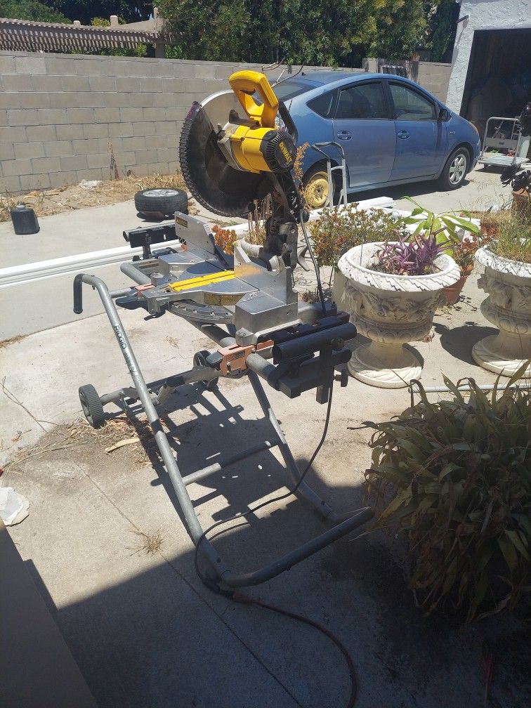 Dewalt 12 In Saw With The Stand