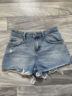 ZARA Women’s Denim Shorts Blue Frayed Hem Size 2 High Rise Trendy Summer New Without Tags