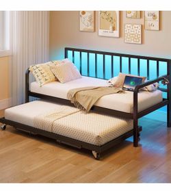 Metal Daybed & Mattresses