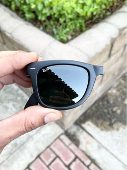 New Ray Ban Sunglasses Folding Wayfarer 4105 Black Size 52/20 Case Included