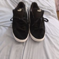 Men's Pumas Size 11
