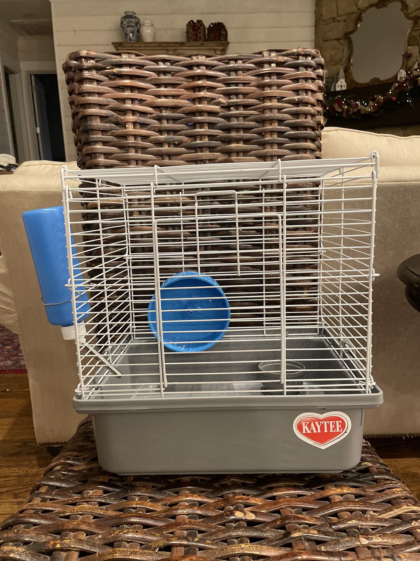 KAYTEE like new Hamster Cage with wheel