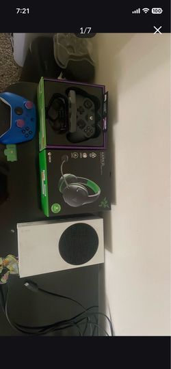 Xbox series S 2 controllers 1 headset