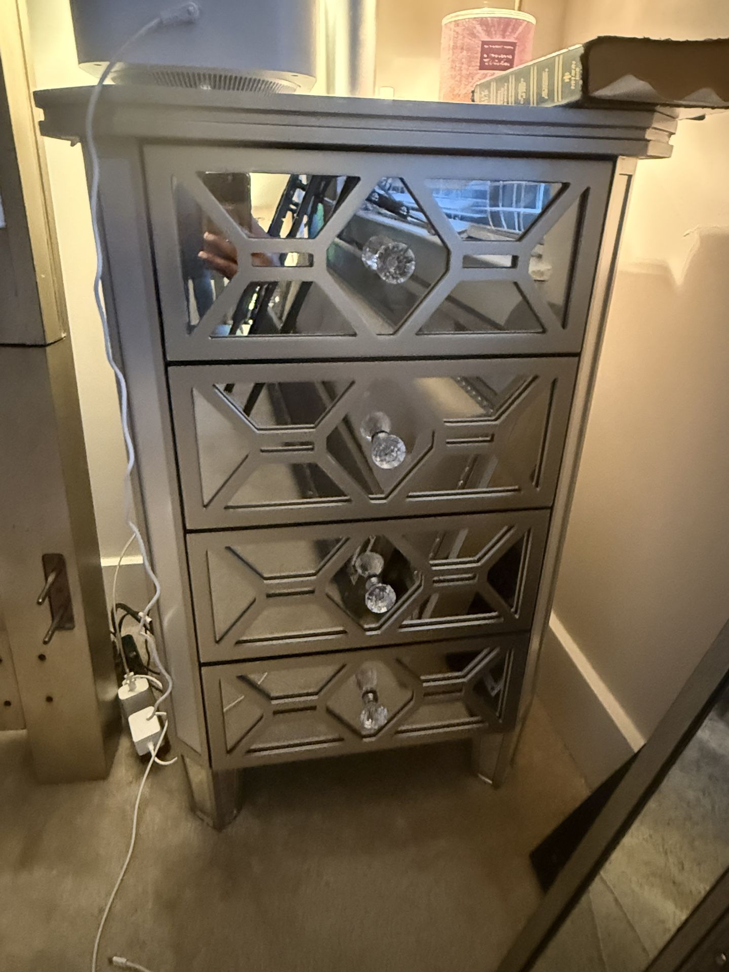 4-drawer Mirrored And Gold Nightstand
