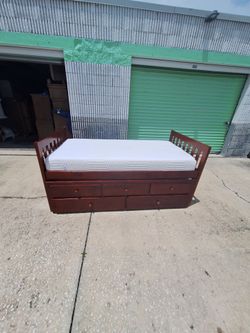 Solid Wood Trundle Bed