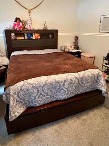 Queen Size Bed And Mattress