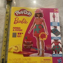New Barbie Doll Large Playdoh Set