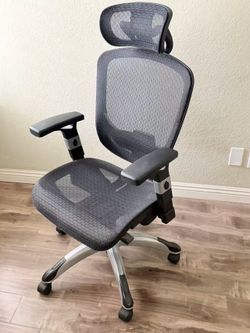 Ergonomic Mesh Office Chair with Headrest
