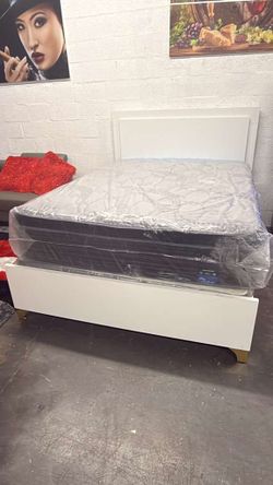 Cama Queen con colchón regular