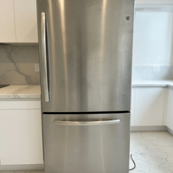 2015 GE Bottom Freezer Refrigerator GDE23GSHBRSS – Good Condition - La Mirada, CA