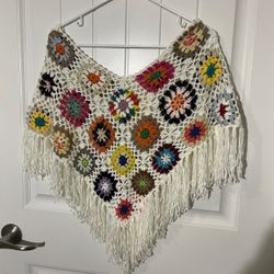 Crochet colorful poncho with fringes from shein size M never worn!