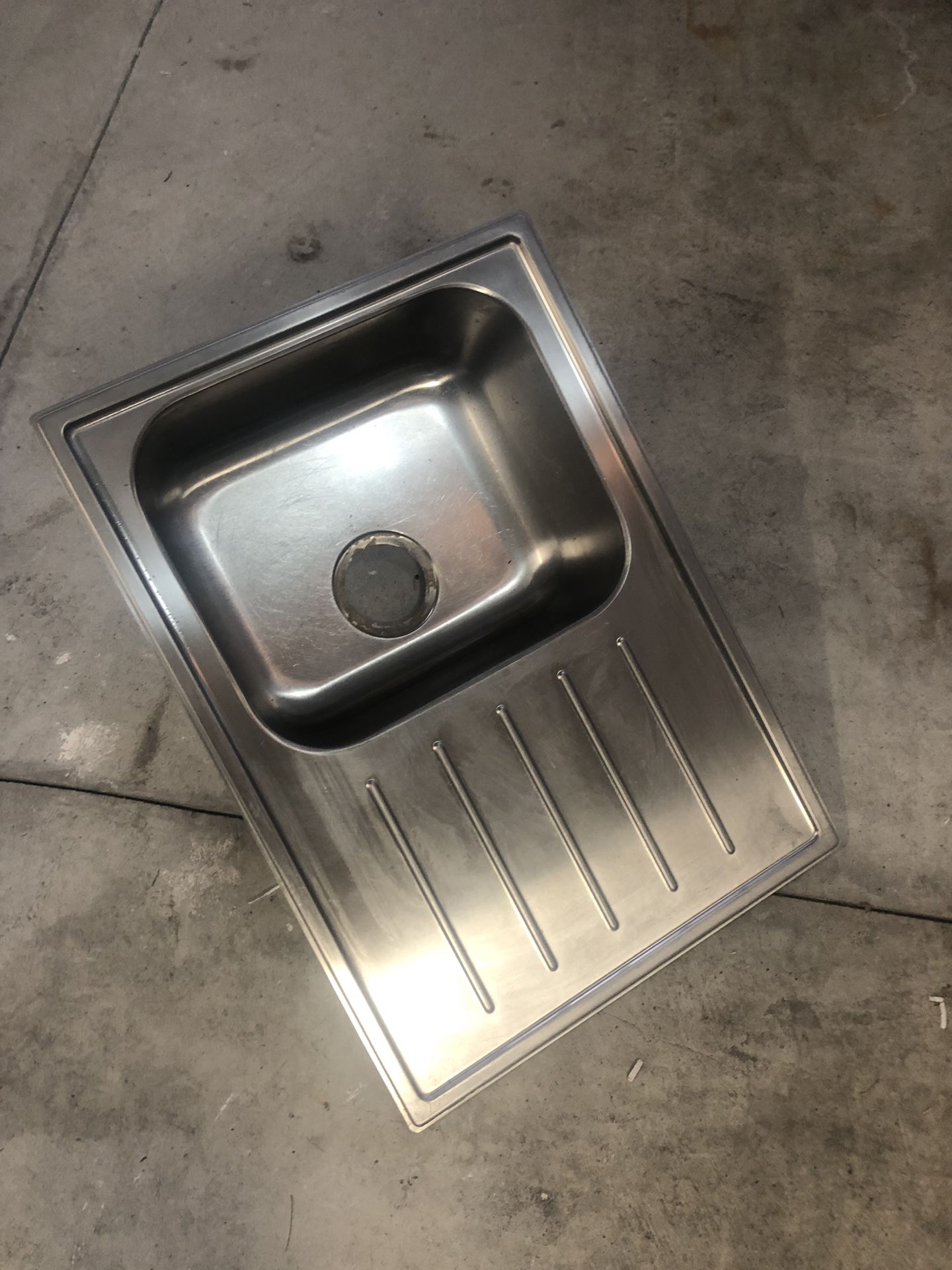 Stainless steel Kitchen sink 26.5” by 19.3/4” with the dish drain attached
