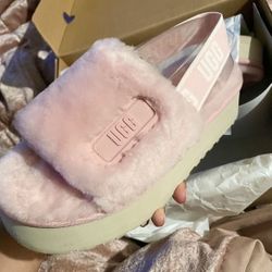 Uggs Women’s Size 8 $55 Pick Up Only 