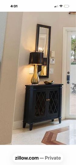 Accent cabinet