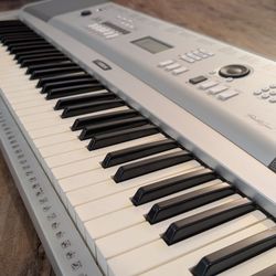 Yamaha Portable Grand Piano DGX 220