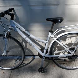 Schwinn Discover ladies bicycle hybrid city street cruiser racer bike $240