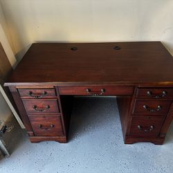 Solid Executive Office Desk – Excellent Condition