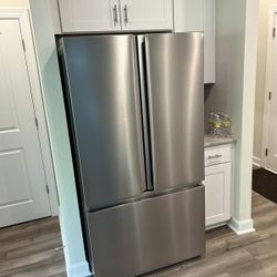 Hisense 3 Door Fridge Has ice Maker And Water Dispenser 