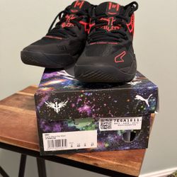 MB1 (Melo Ball) Size 9 Black Red Blast 