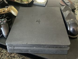 Ps4 1TB 2 controllers