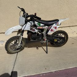 White 50cc 2 Stroke Chinese Bike 