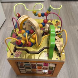 Baby learning wooden cube