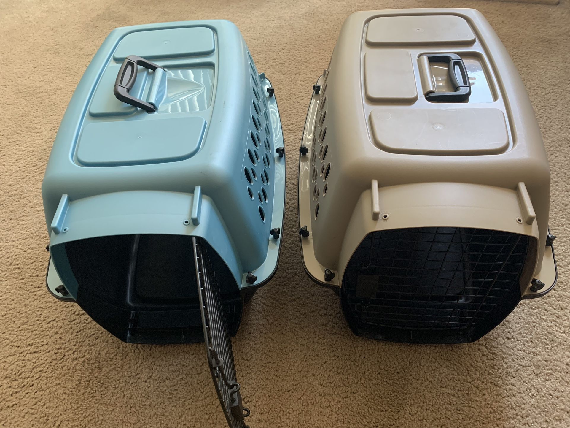 (2) Petmate Cat/Dog Kennel 24" for Sale in Peoria, AZ OfferUp