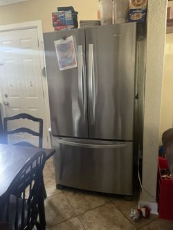 Whirlpool 25.2-cu ft French Door Refrigerator with Ice Maker (Stainless Steel) ENERGY STAR