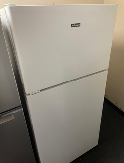 Hotpoint Top Freezer Fridge – White, clean and ready
