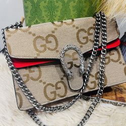 Look Versatile And Fashion With Designer Bags 