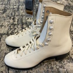 Ladies Ice Skates Size 9