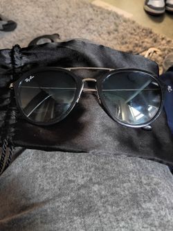 Raybans 4253 BRAND NEW NEVER BLUE TINT LENS SILVER METAL FRAMES VERY NICE PERFECT CONDITION; 200 PLUS BED