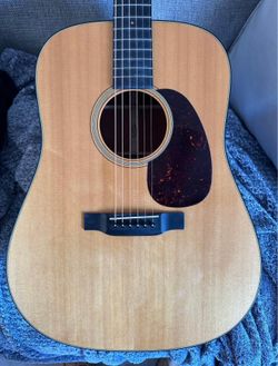 Martin D-18 E Guitar