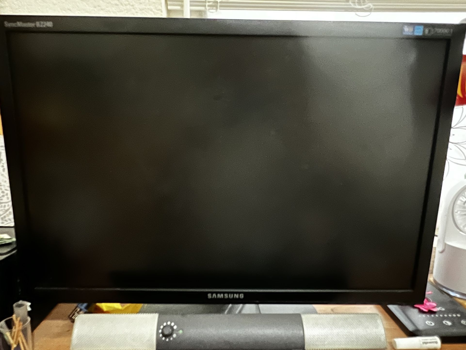 Samsung SyncMaster B2240 21.5" Wide Full-HD LCD Backlight LCD Monitor with a Free Stereo Computer Speaker