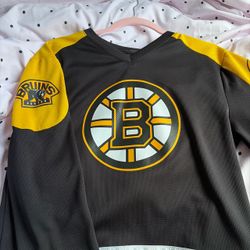 Yellow, black, and white Bruins jersey