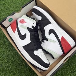 New Jordan 1 “Black Toe” Size 9