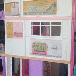 BEAUTIFUL BARBIE BIG HOUSE WITH ELEVATOR 