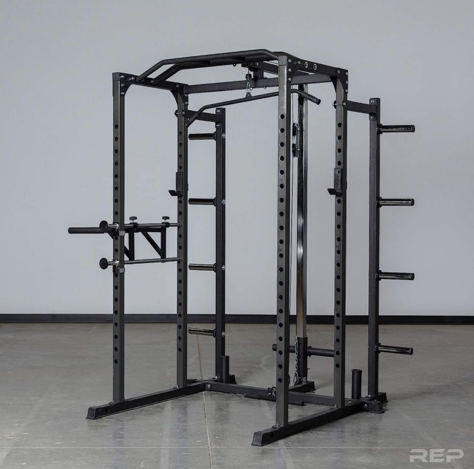 Power Rack with Lat Pulldown for Sale in Tacoma, WA - OfferUp
