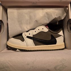 Travis Scott Jordan 1 Low "Medium Olive" (TD)