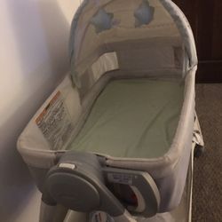 Bassinet/changing Table Combo 