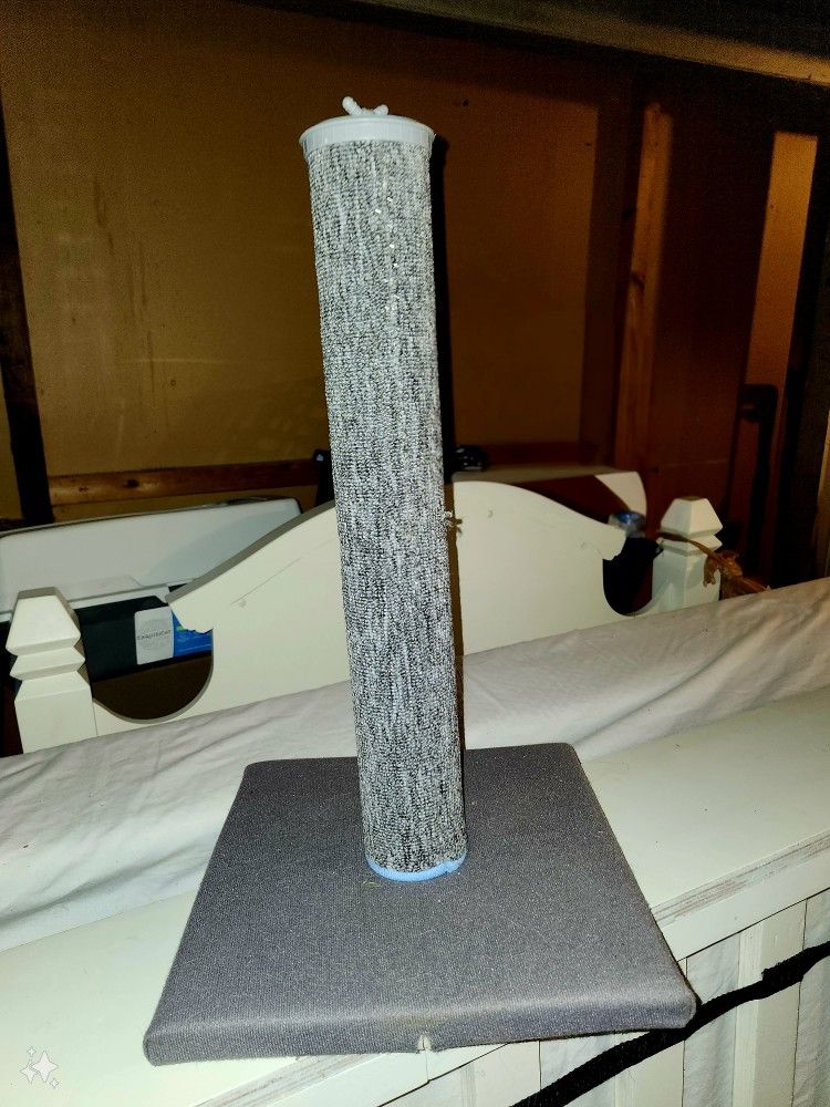 Cat Scratching Pole