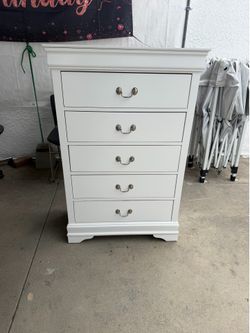 5 drawer white dresser !